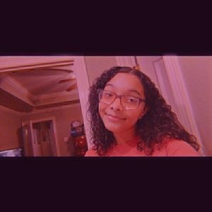 Meet your Posher, Alexia